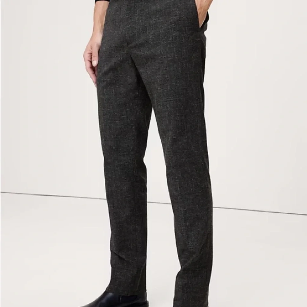 BANANA REPUBLIC SLIM DRESS PANT - TEXTURED- WRINKLE-RESISTANT - Picture 3 of 7
